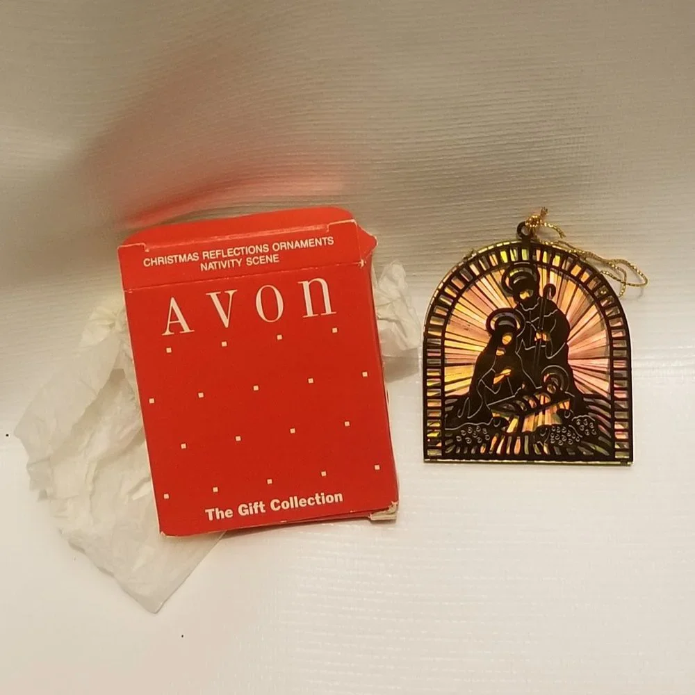 Dazzling vintage Avon Nativity Reflections ornament - Picture 8 of 11